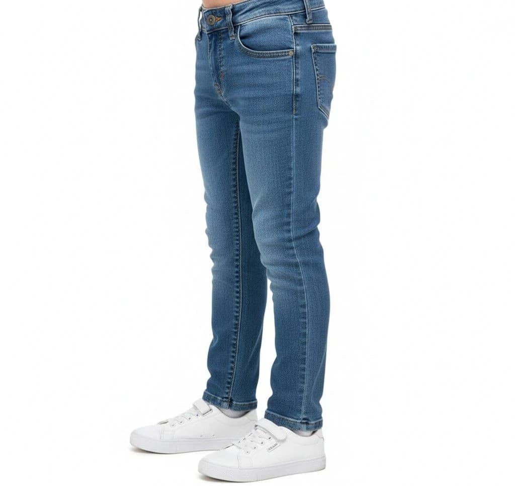 Side closeup shot - Lower body - Standing