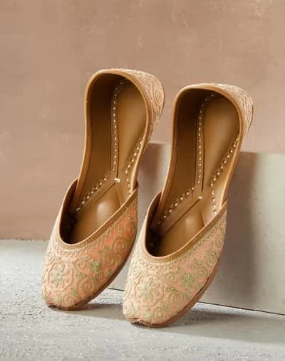 Pearl pink jutti