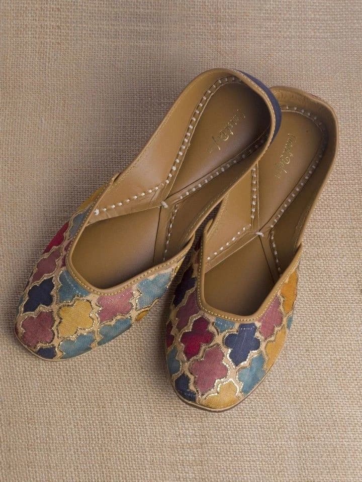 Mixed color jutti
