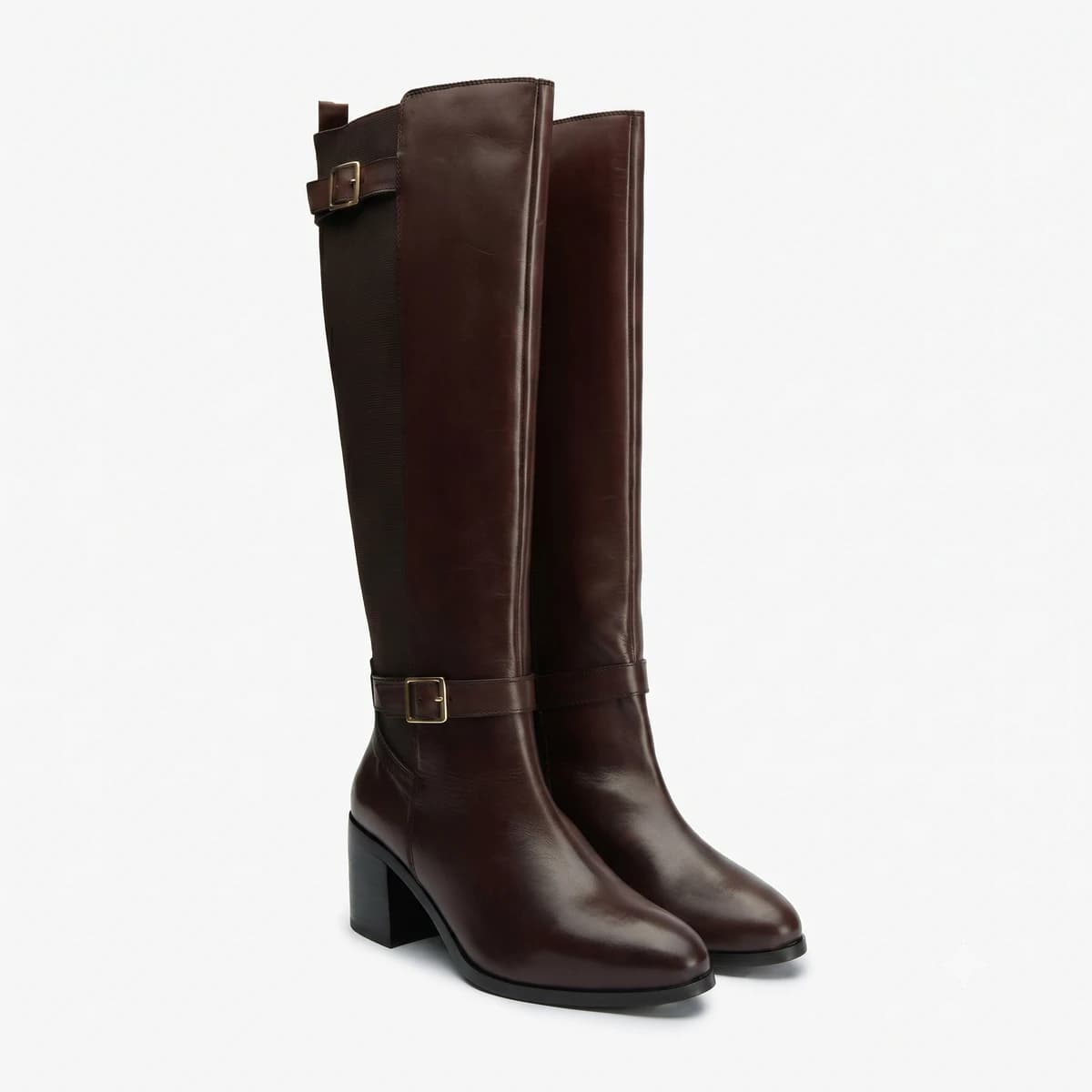 The minimalist wood mid-heel bootie