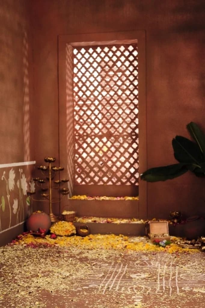 Reddish wall with floral decor