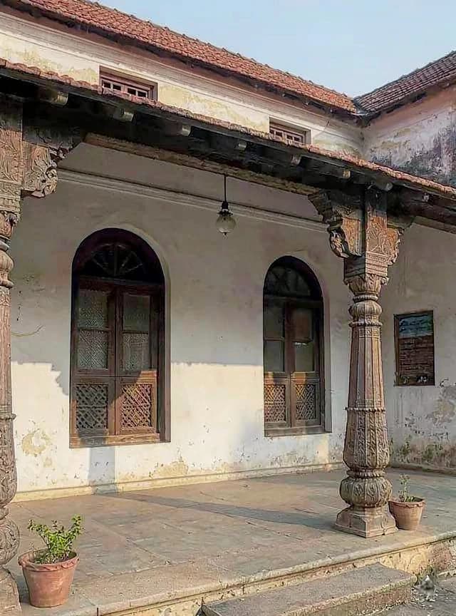 Multiple wooden pillars with open roof.