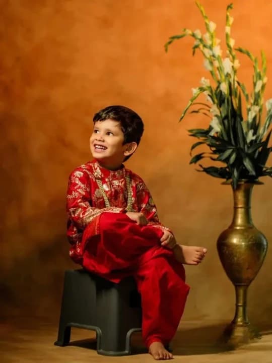 A professional studio portrait background featuring a mottled, hand-painted texture in warm earth tones.